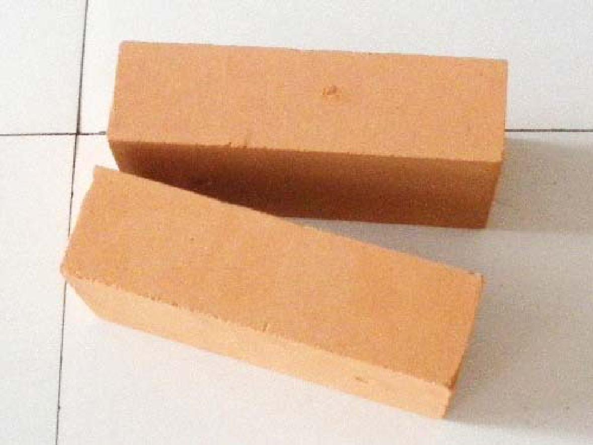 Diatomaceous earth thermal insulation refractory brick