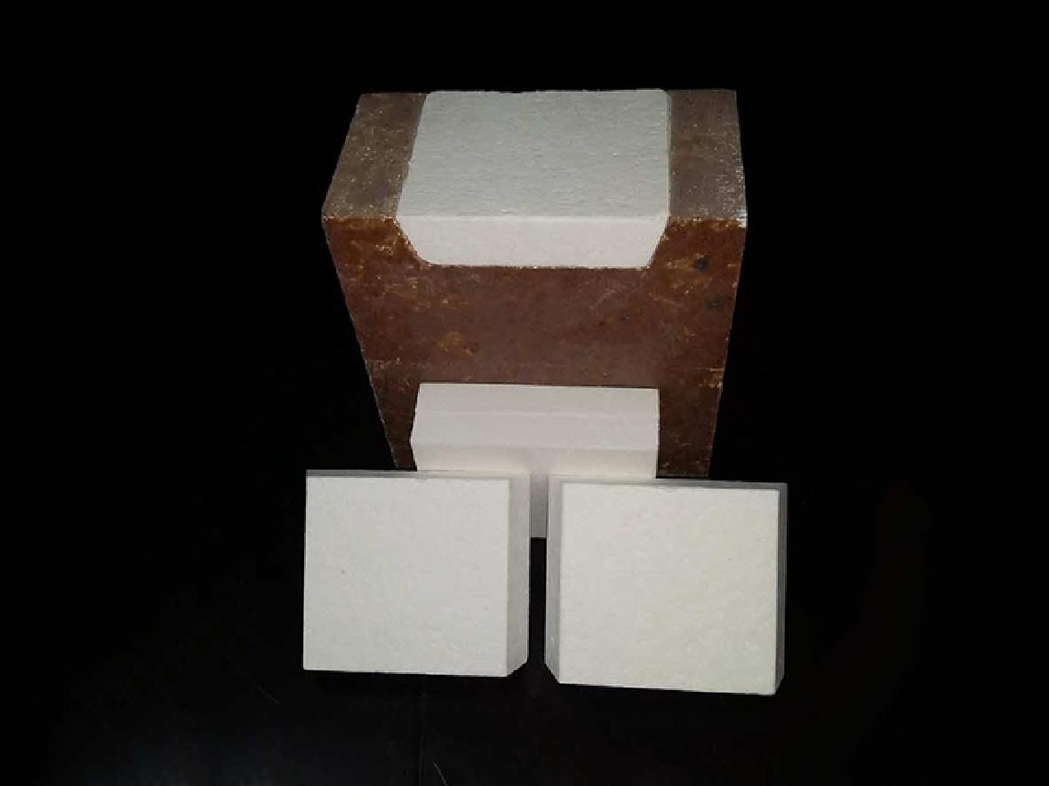 Low thermal conductivity composite bricks